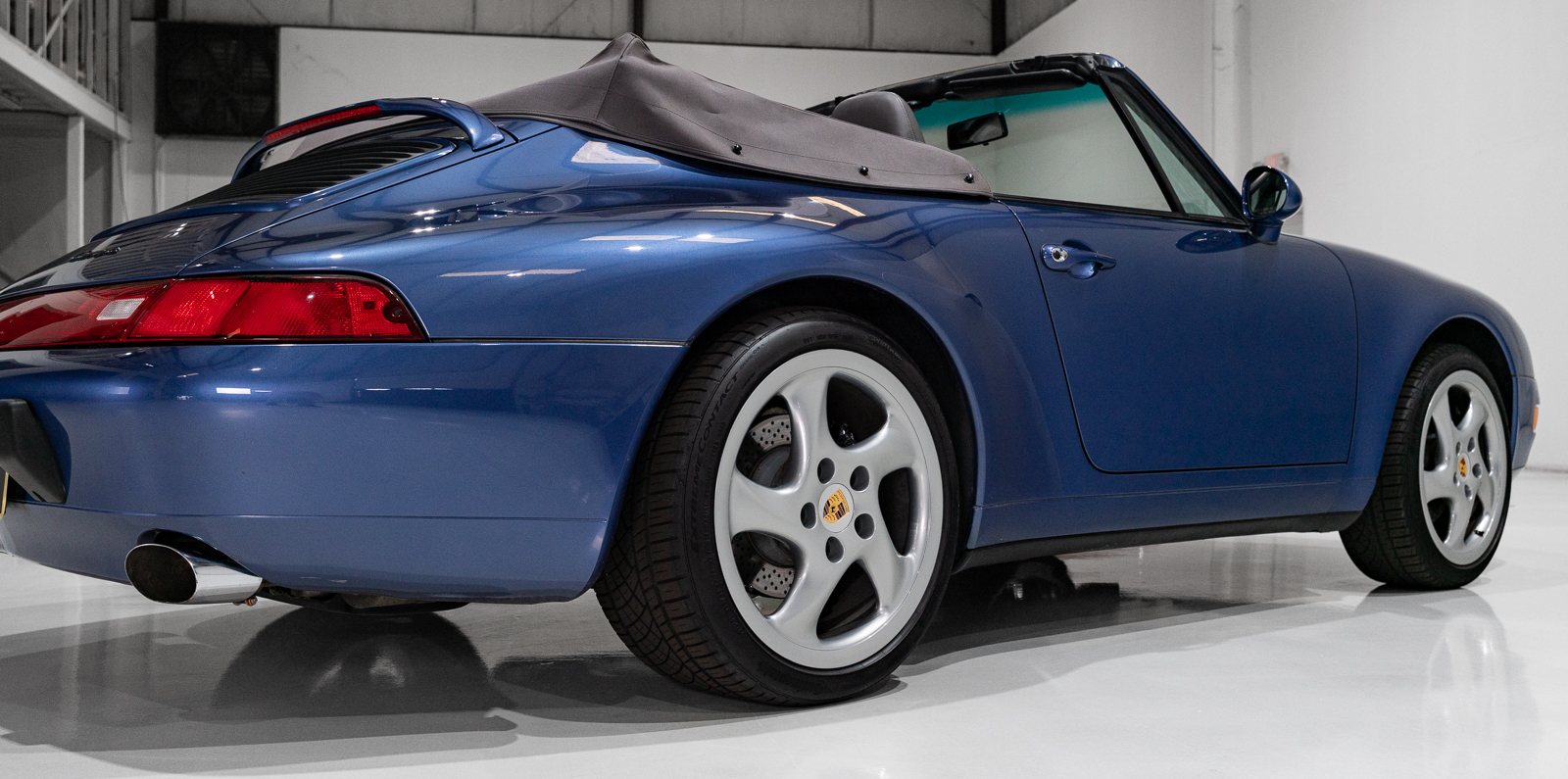 Used 1997 Porsche 911 Carrera Cabriolet RWD image 35