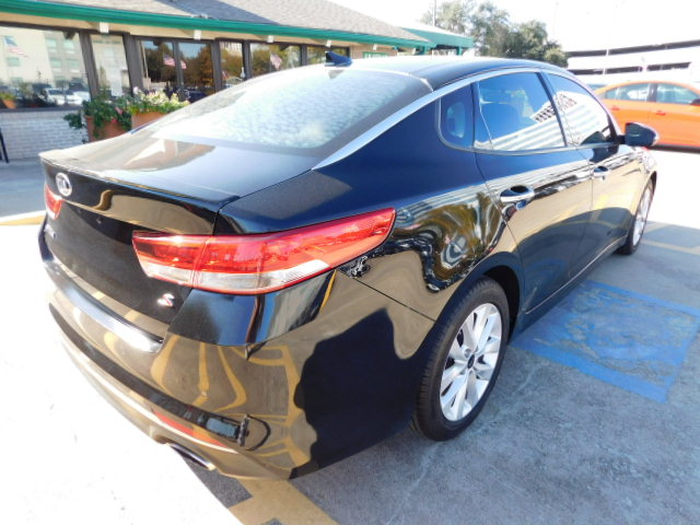 Used 2018 Kia Optima LX FWD image 9