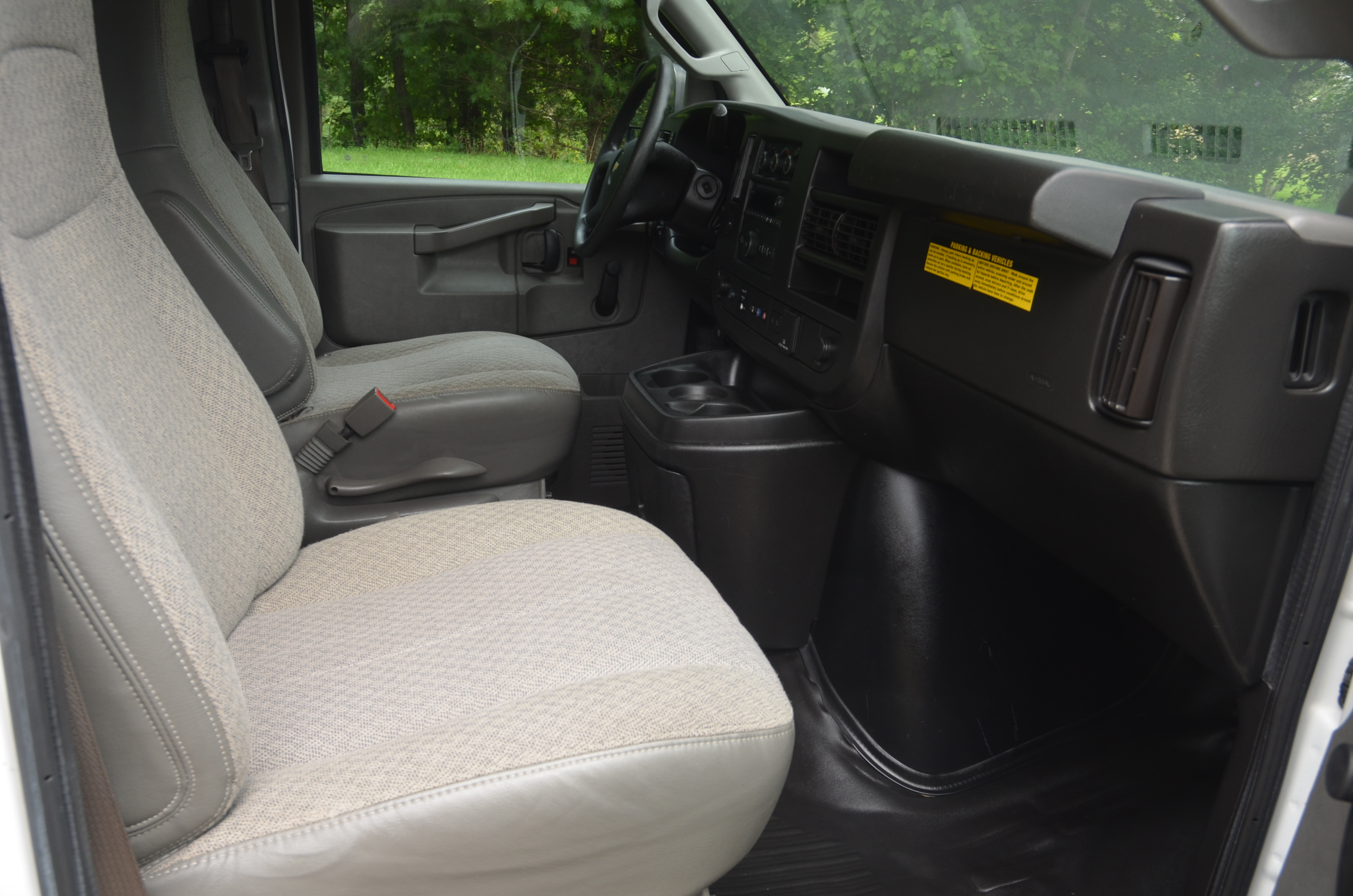 Used 2019 Chevrolet Express 2500 UNAVAIL RWD image 10