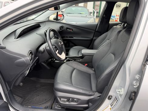 Used 2017 Toyota Prius Prime Premium image 4