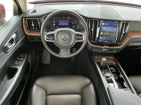 Used 2023 Volvo XC60 B5 Plus image 14