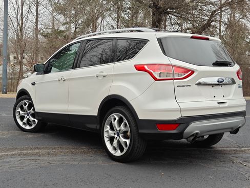 Used 2016 Ford Escape Titanium image 3