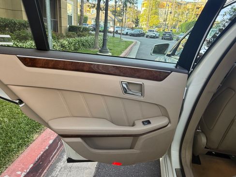 Used 2010 Mercedes-Benz E 350 image 13