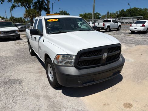 Used 2018 RAM 1500 ST RWD image 4