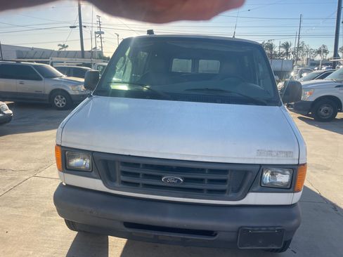 Used 2006 Ford E-350 and Econoline 350 image 3