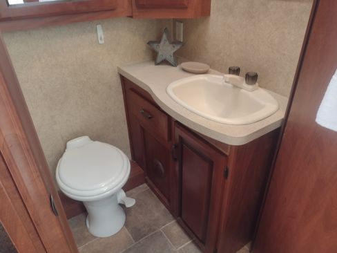 Used 2011 Ford E-450 and Econoline 450 image 46