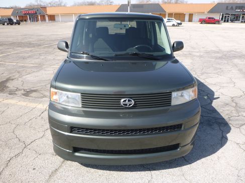 Used 2005 Scion xB image 3