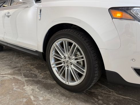 Used 2019 Lincoln MKT AWD image 11
