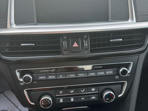 Used 2020 Kia Optima LX image 17