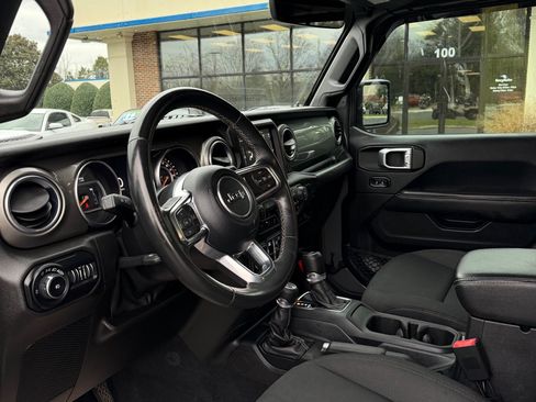 Used 2019 Jeep Wrangler Unlimited Sahara image 5