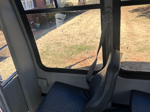 Used 2002 Chevrolet Express 3500 LS image 8