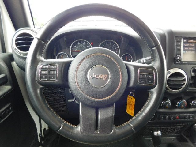 Used 2018 Jeep Wrangler JK 4WD Unlimited Sahara image 12