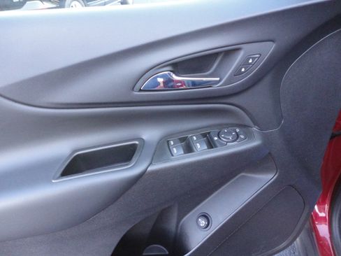 Used 2024 Chevrolet Equinox LT image 18