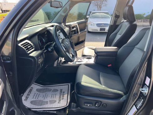 Used 2018 Toyota 4Runner SR5 Premium image 13