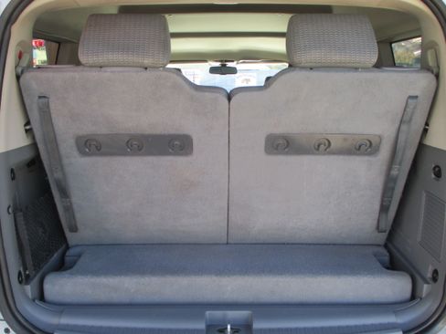 Used 2006 Jeep Commander Sport image 14