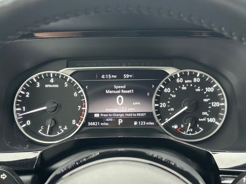 Used 2022 Nissan Pathfinder SV image 11