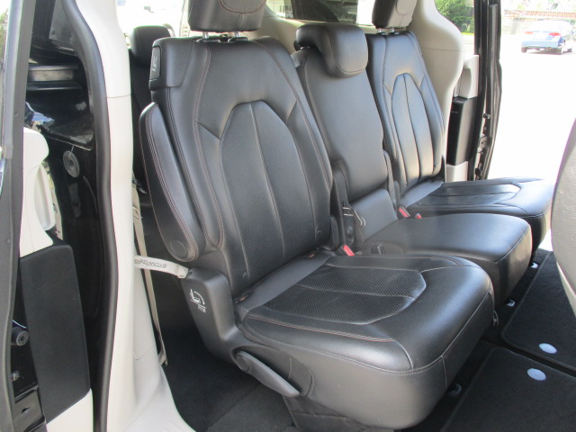 Used 2018 Chrysler Pacifica Touring-L FWD image 25