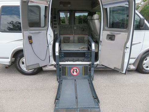 Used 2004 GMC Savana 1500 SLT RWD image 6