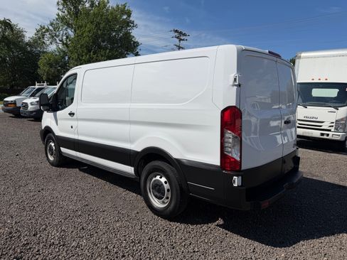 Used 2019 Ford Transit 150 130 Low Roof RWD image 3