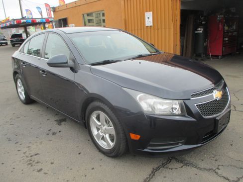 Used 2014 Chevrolet Cruze LT FWD image 3