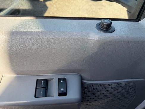Used 2019 Ford E-350 and Econoline 350 image 12