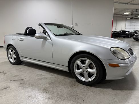 Used 2001 Mercedes-Benz SLK 320 image 2