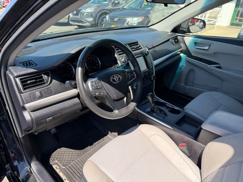 Used 2017 Toyota Camry SE image 6