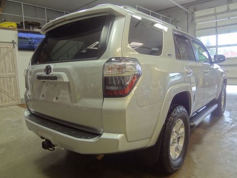 Used 2020 Toyota 4Runner SR5 Premium image 8