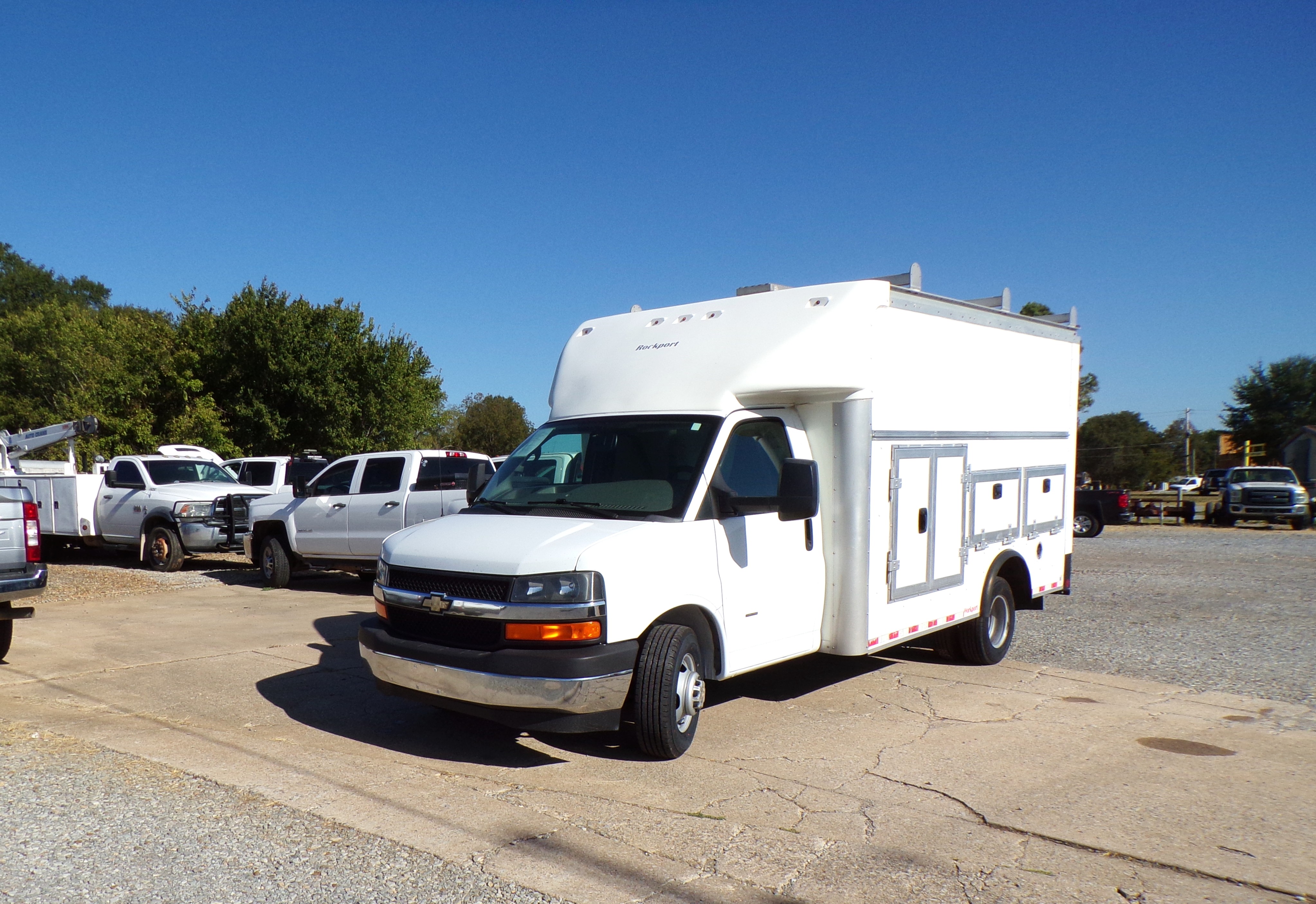 Used 2020 Chevrolet Express 3500 RWD image 2