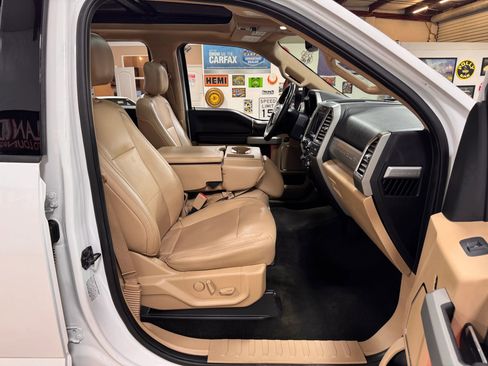 Used 2017 Ford F350 Lariat image 21