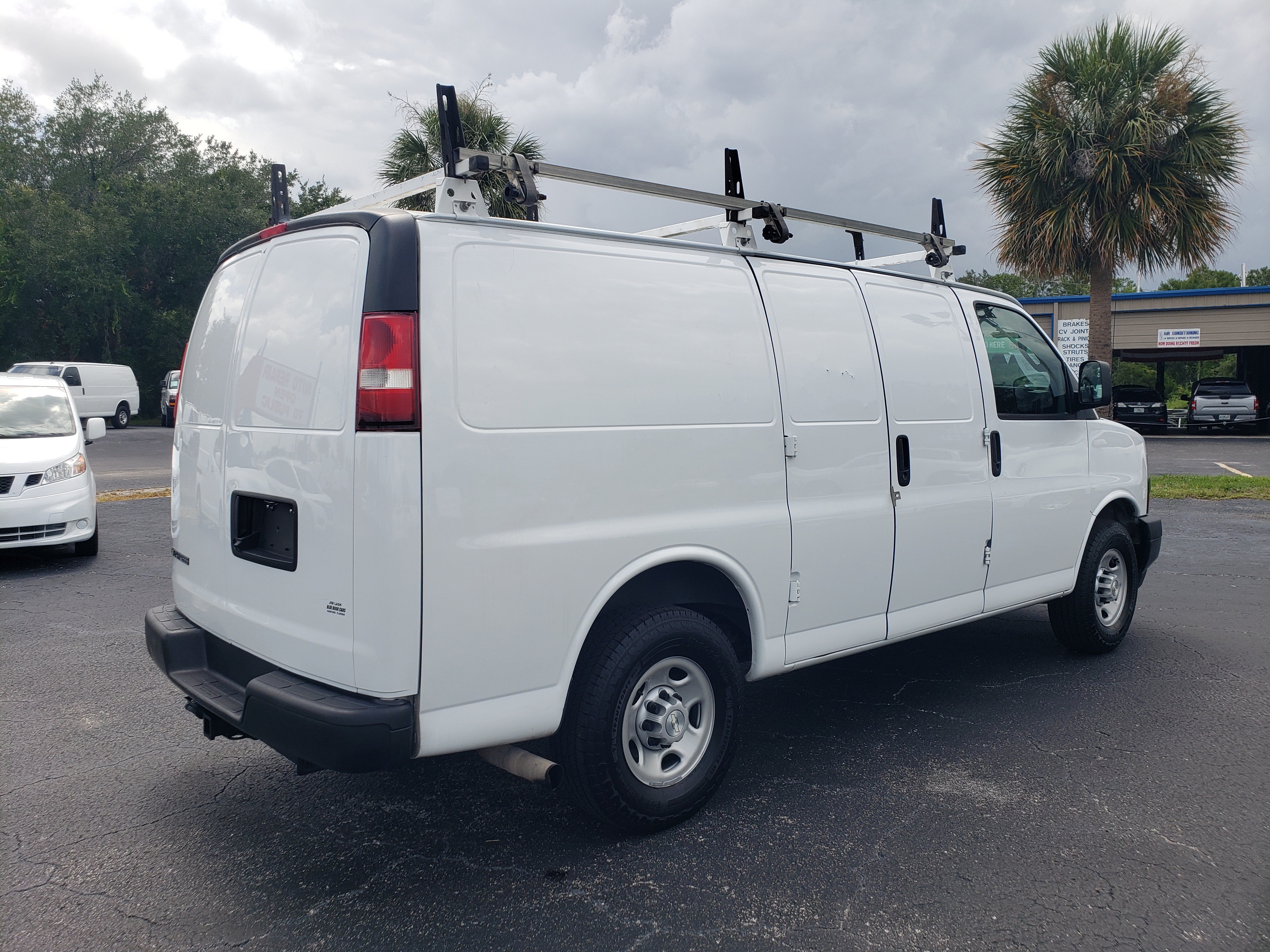 Used 2020 Chevrolet Express 2500 UNAVAIL RWD image 5