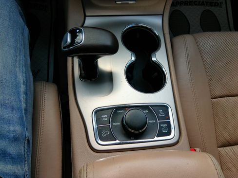 Used 2014 Jeep Grand Cherokee Overland image 64