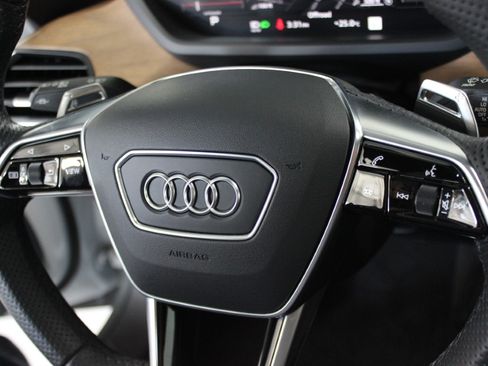 Used 2023 Audi e-tron GT Premium Plus image 29