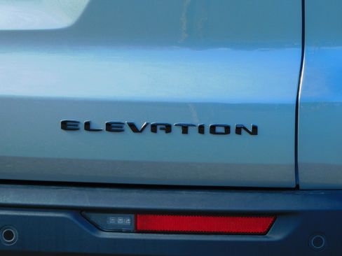 Used 2025 GMC Acadia Elevation image 10