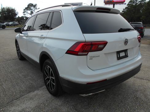 Used 2021 Volkswagen Tiguan SE image 6