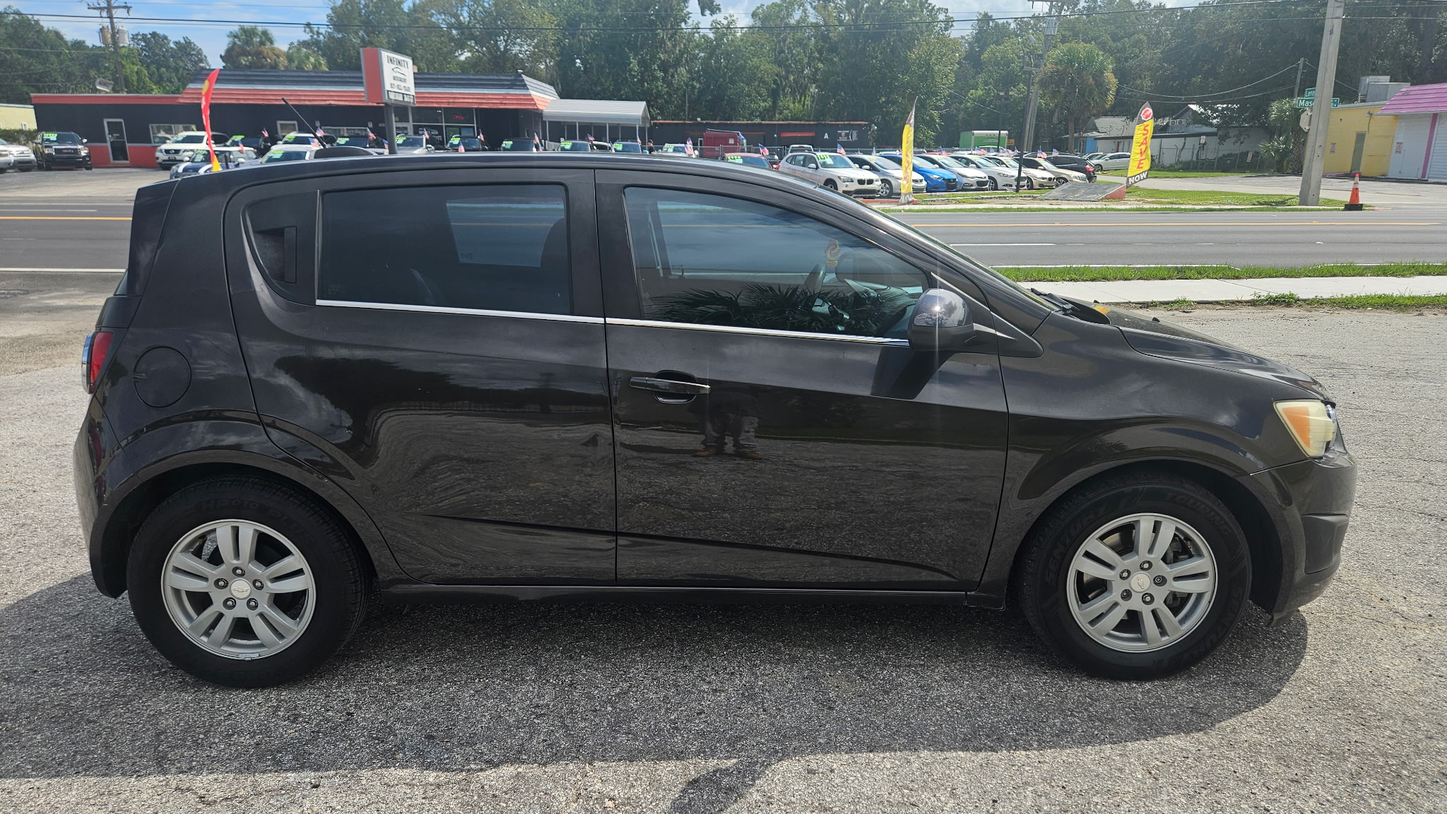 Used 2015 Chevrolet Sonic LT Hatchback FWD image 3
