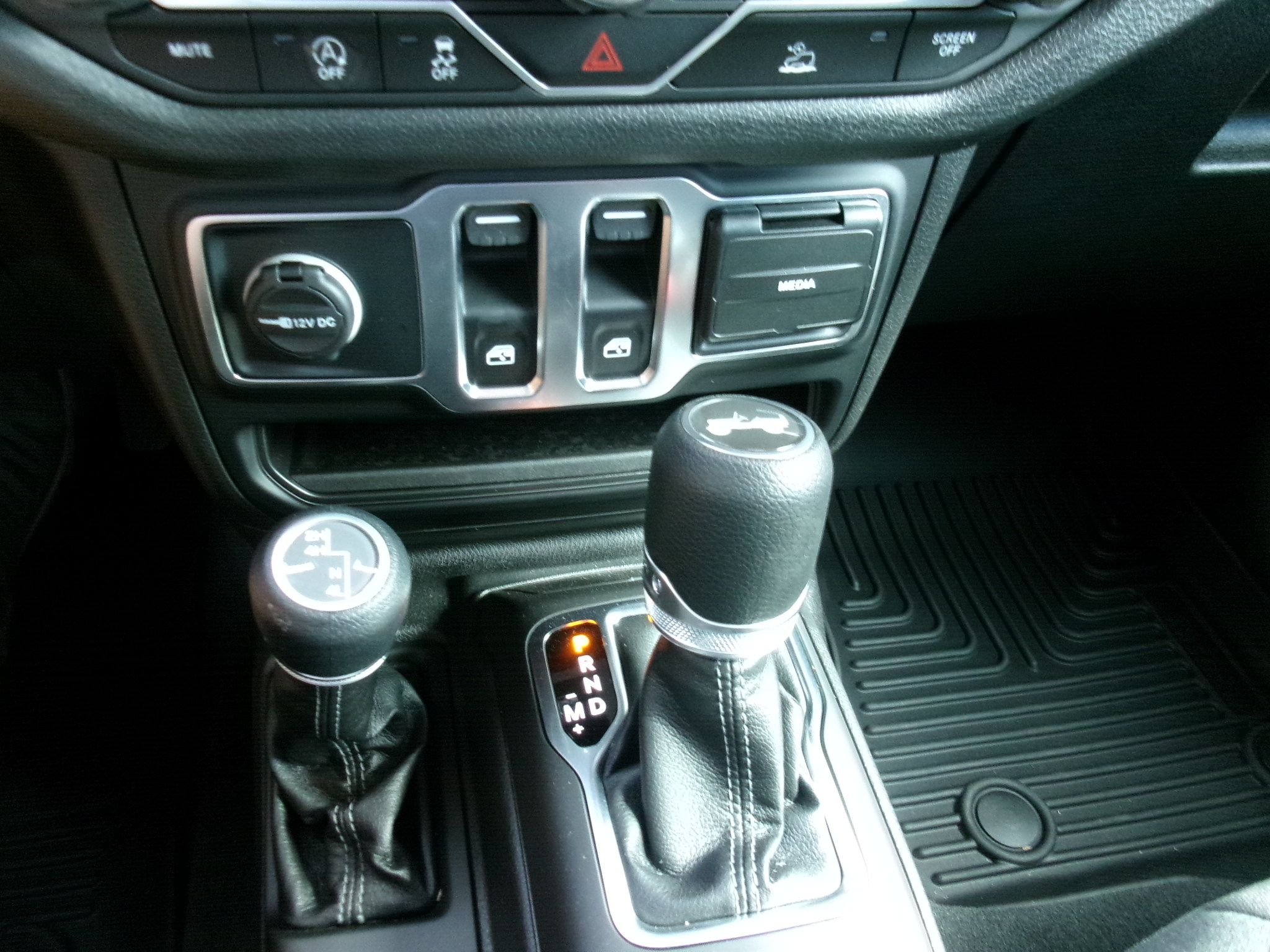 Used 2025 Jeep Wrangler 4WD Sport image 12
