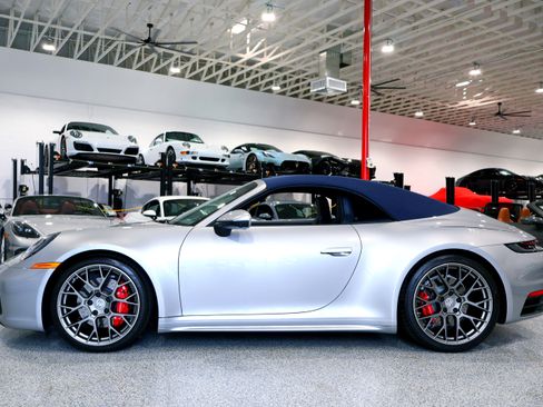 Used 2020 Porsche 911 Carrera 4S Cabriolet AWD/4WD image 3