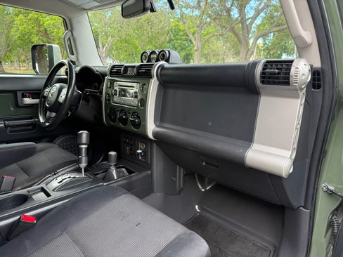 Used 2014 Toyota FJ Cruiser AWD/4WD image 75