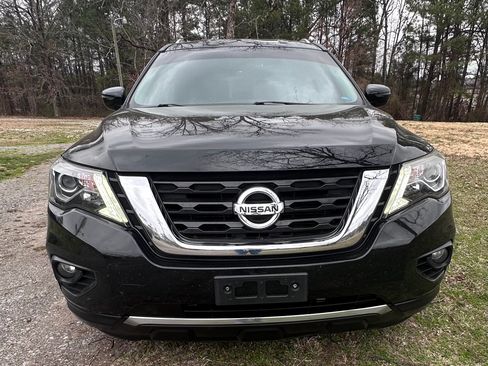 Used 2019 Nissan Pathfinder SE image 2