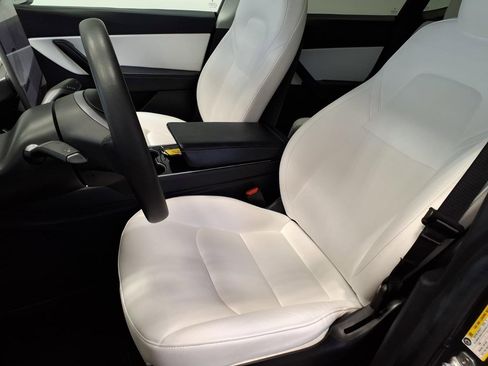 Used 2021 Tesla Model Y Long Range image 16