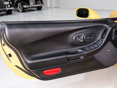 Used 2002 Chevrolet Corvette image 55