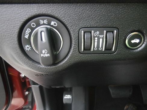 Used 2019 Chrysler 300 S image 16