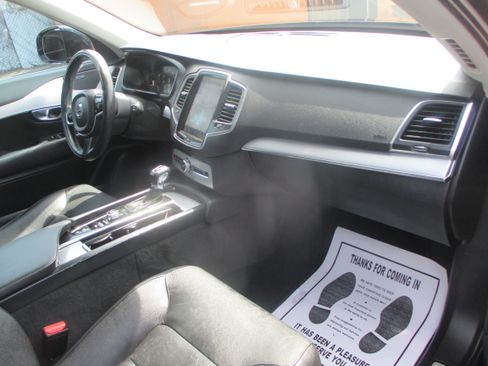 Used 2018 Volvo XC90 T5 Momentum image 14