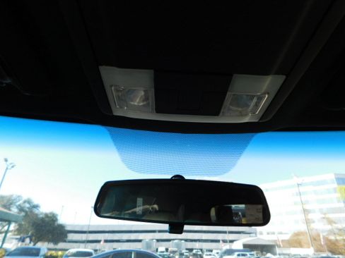 Used 2017 Ford Explorer image 18