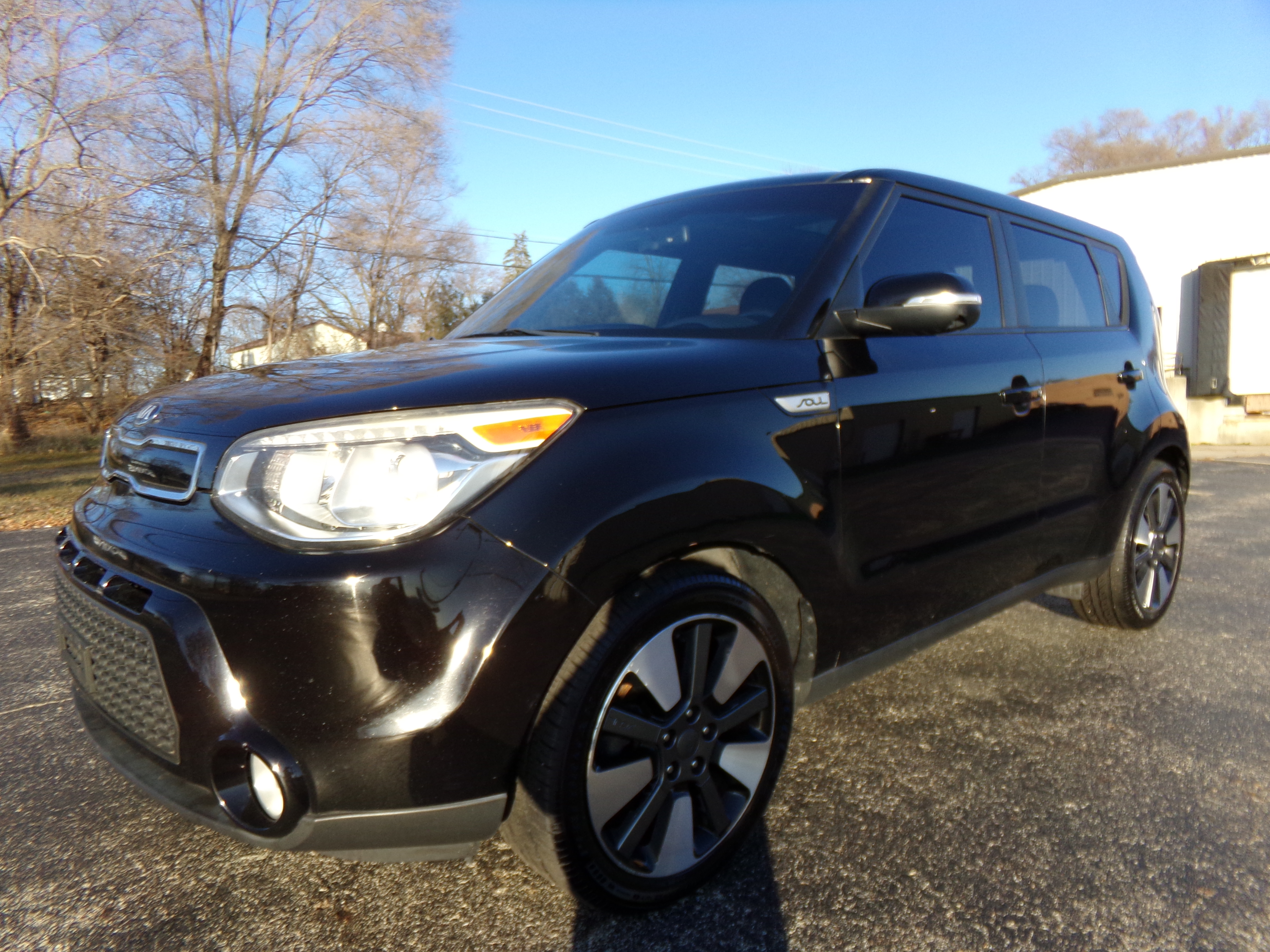 Used 2014 Kia Soul ! w/ SUN & SOUND PACKAGE FWD image 1