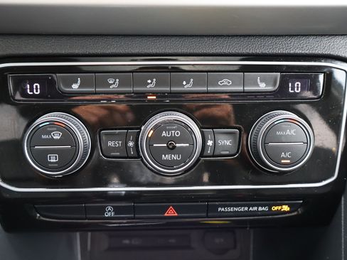 Used 2023 Volkswagen Atlas SEL image 21