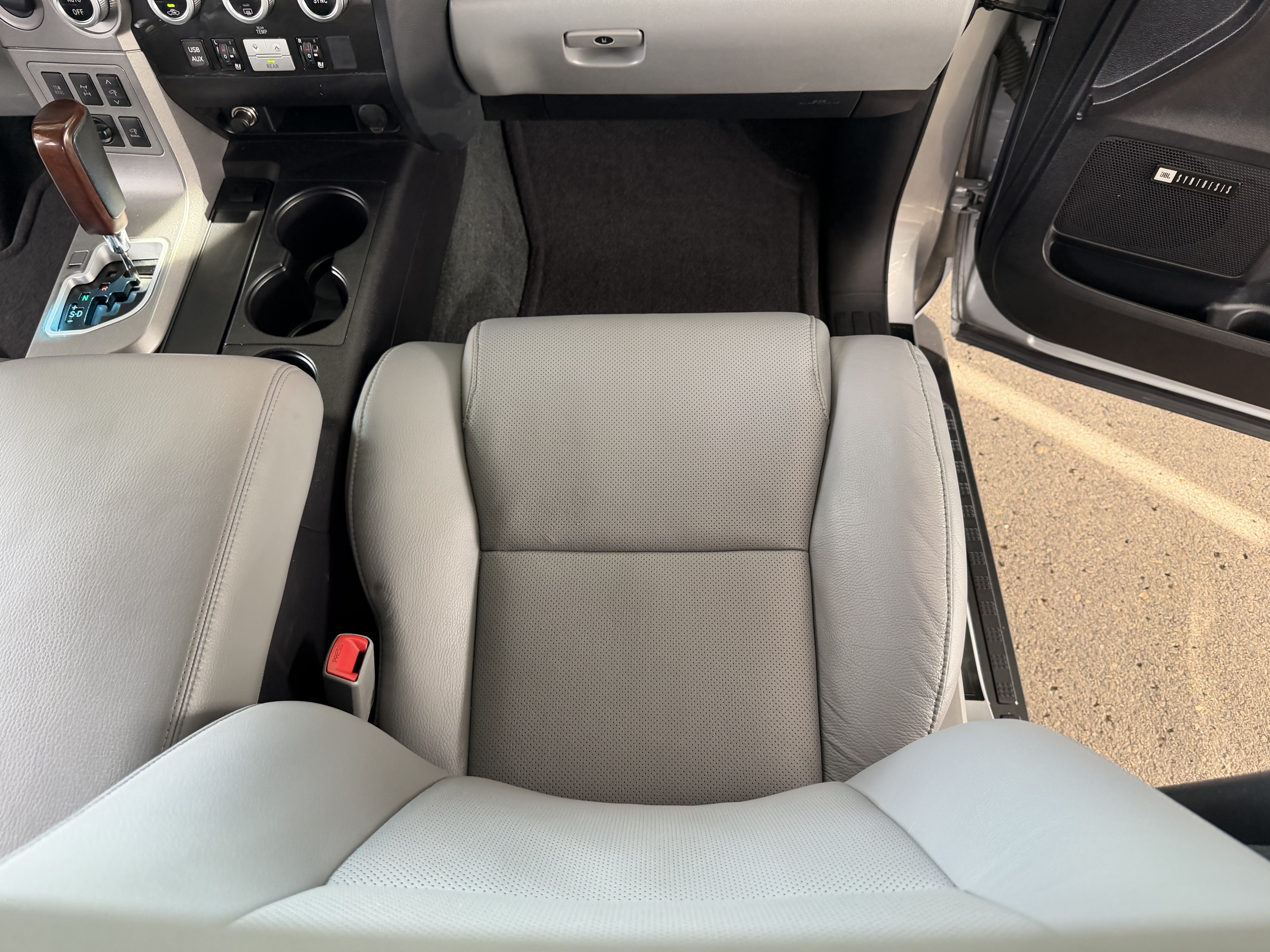 Used 2016 Toyota Sequoia Platinum AWD/4WD image 34