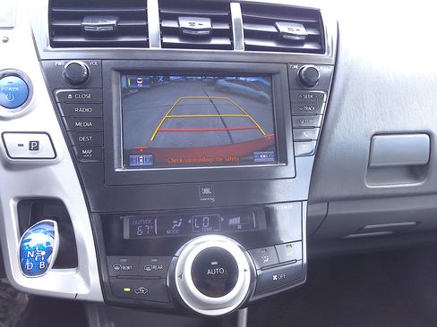 Used 2012 Toyota Prius V Five image 16