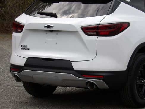 Used 2024 Chevrolet Blazer LT image 11